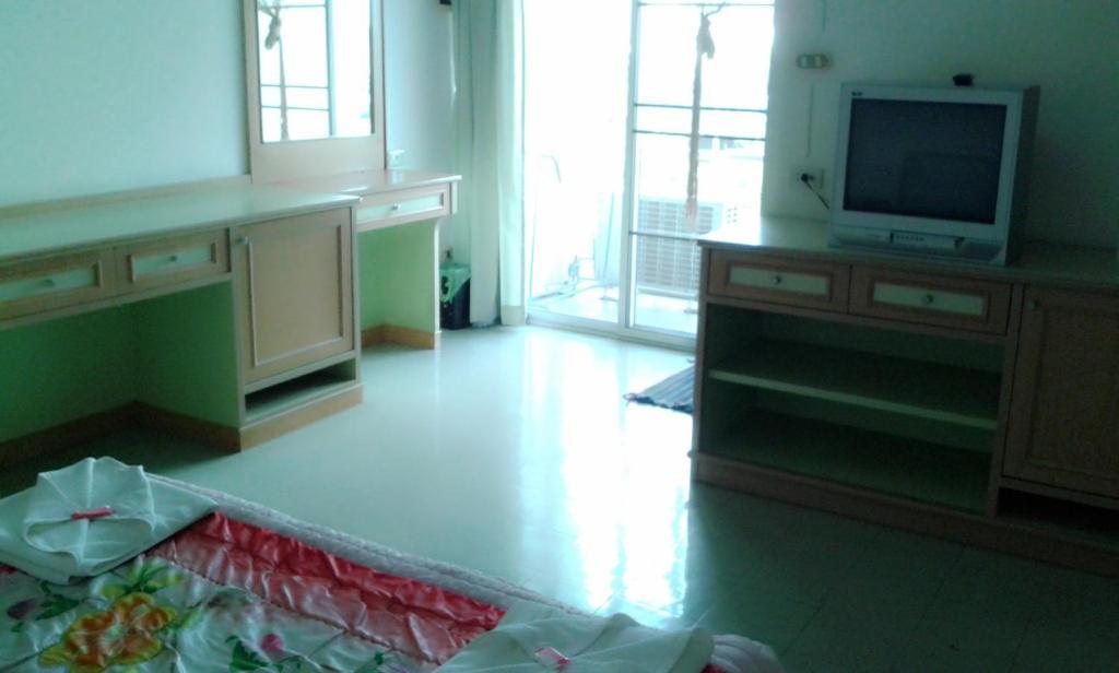 M In Korat Service Apartment Накхонратчасіма Номер фото