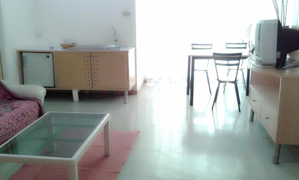 M In Korat Service Apartment Накхонратчасіма Номер фото