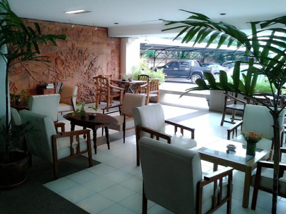 M In Korat Service Apartment Накхонратчасіма Екстер'єр фото
