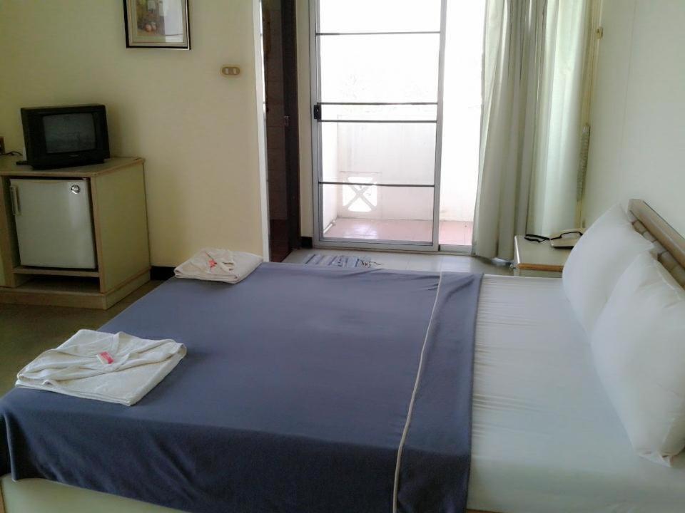 M In Korat Service Apartment Накхонратчасіма Екстер'єр фото
