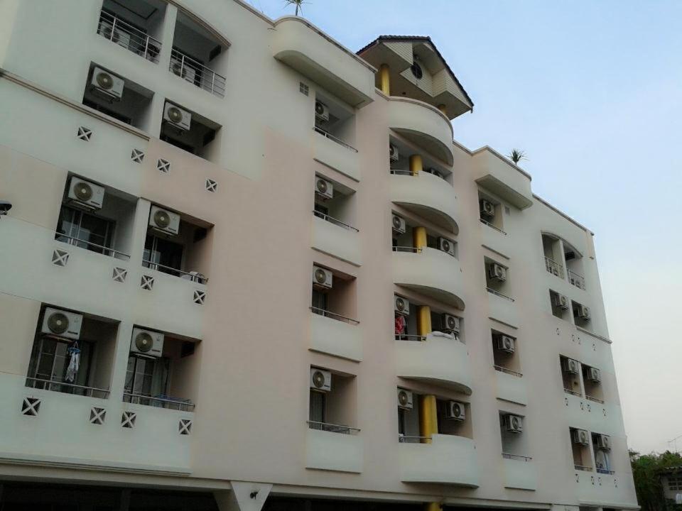 M In Korat Service Apartment Накхонратчасіма Екстер'єр фото